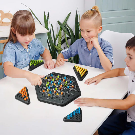 🎯Triggle™ – Le jeu de stratégie qui fait réfléchir et rassembler toute la famille !